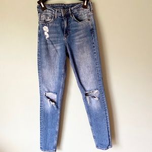 H&M High Waist Ankle Jean Distressed Size 26